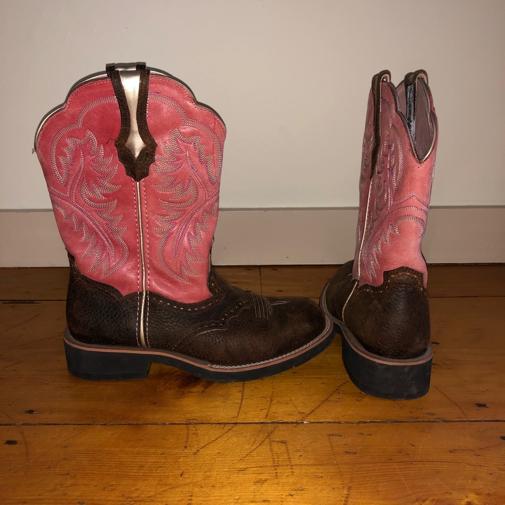 Never worn Ariat FatBaby boots - pink
